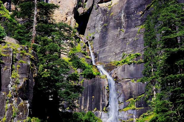 jogini waterfall trek in himachal